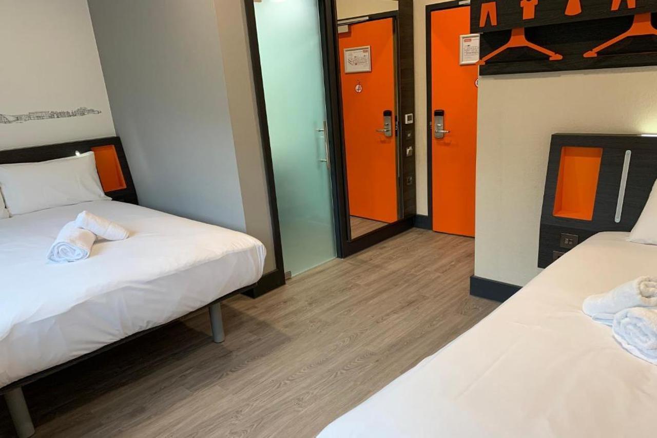 Easyhotel Milton Keynes Esterno foto