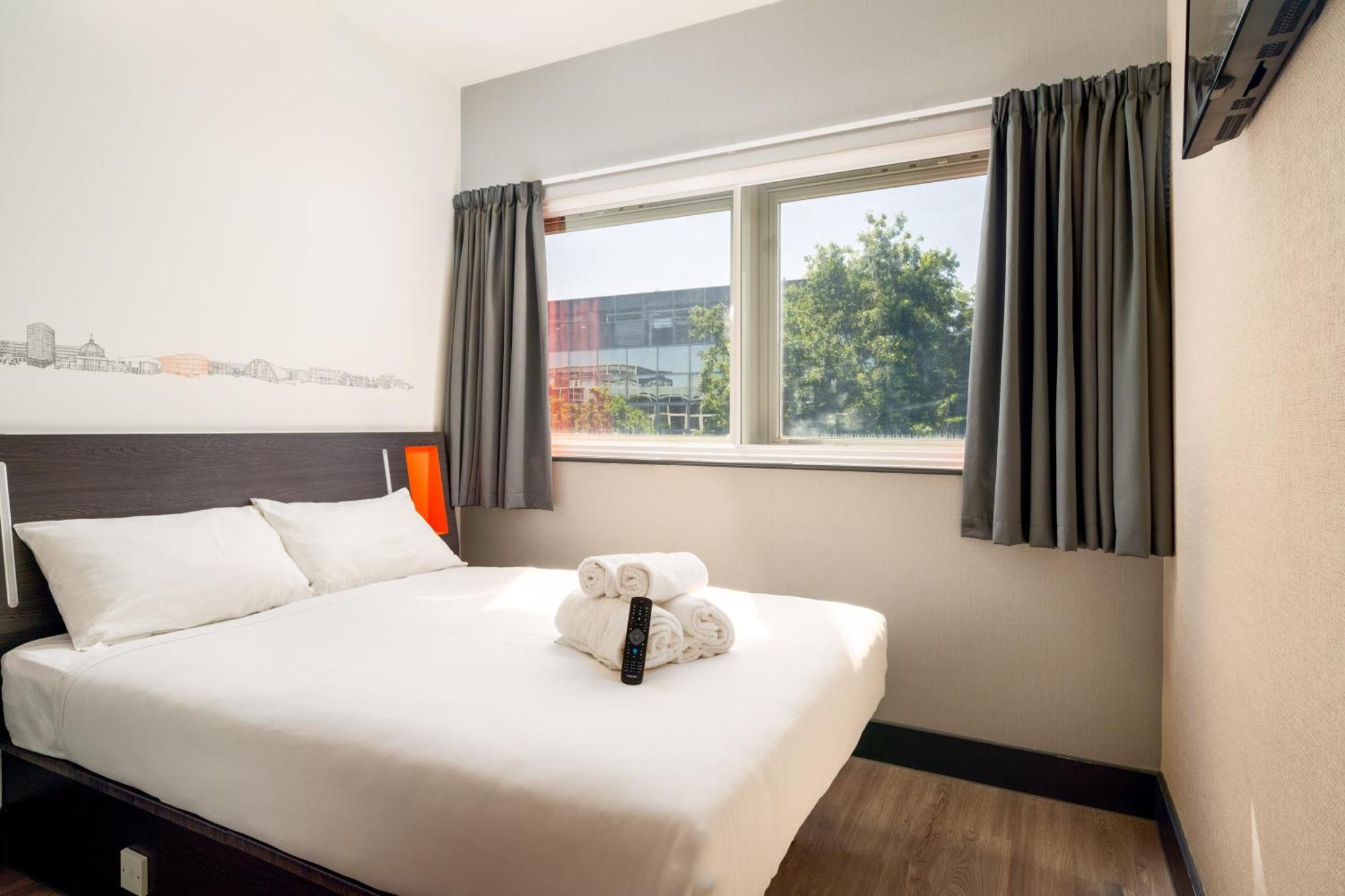 Easyhotel Milton Keynes Esterno foto