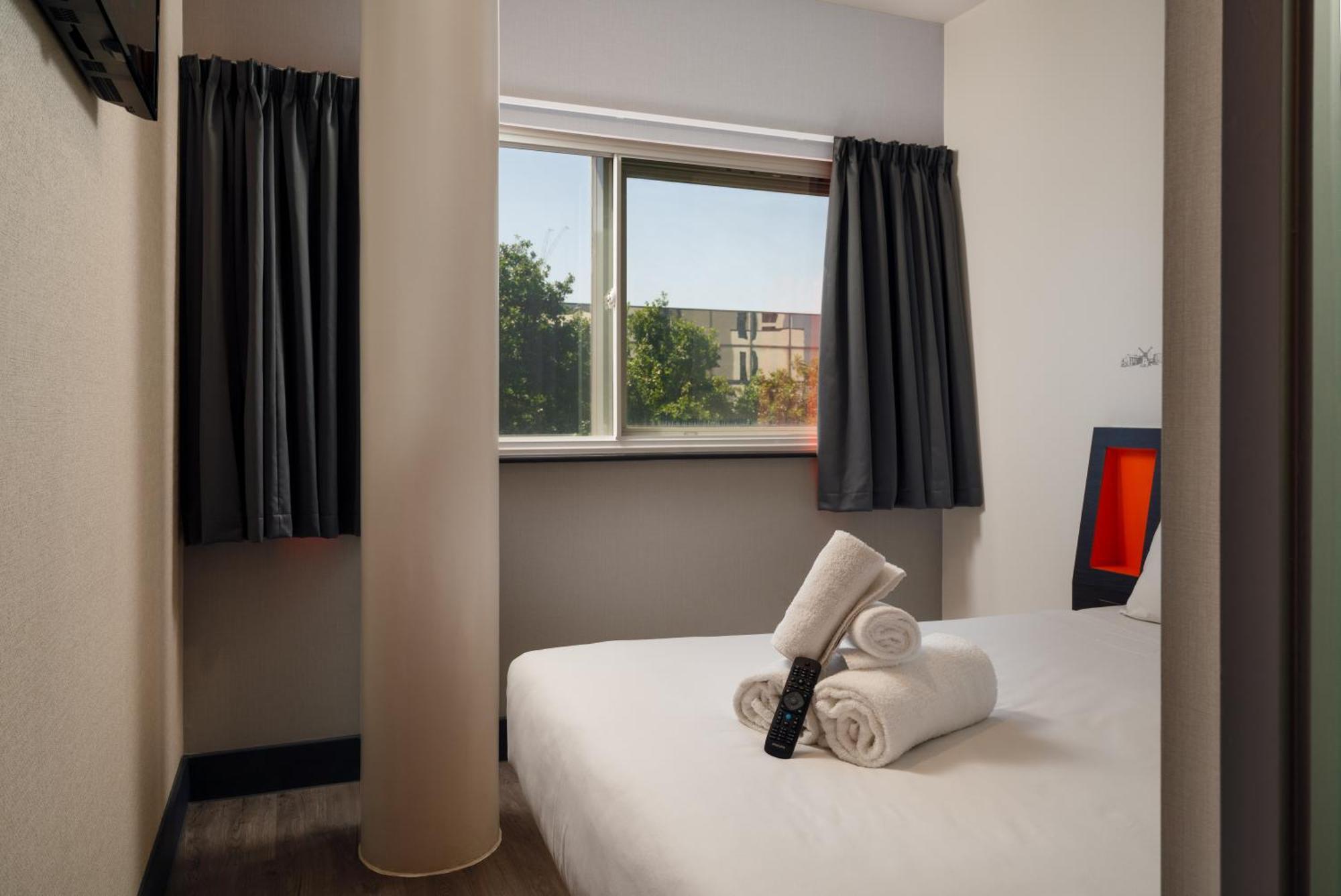 Easyhotel Milton Keynes Esterno foto
