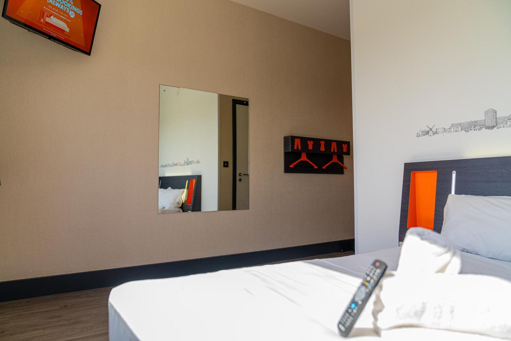 Easyhotel Milton Keynes Esterno foto