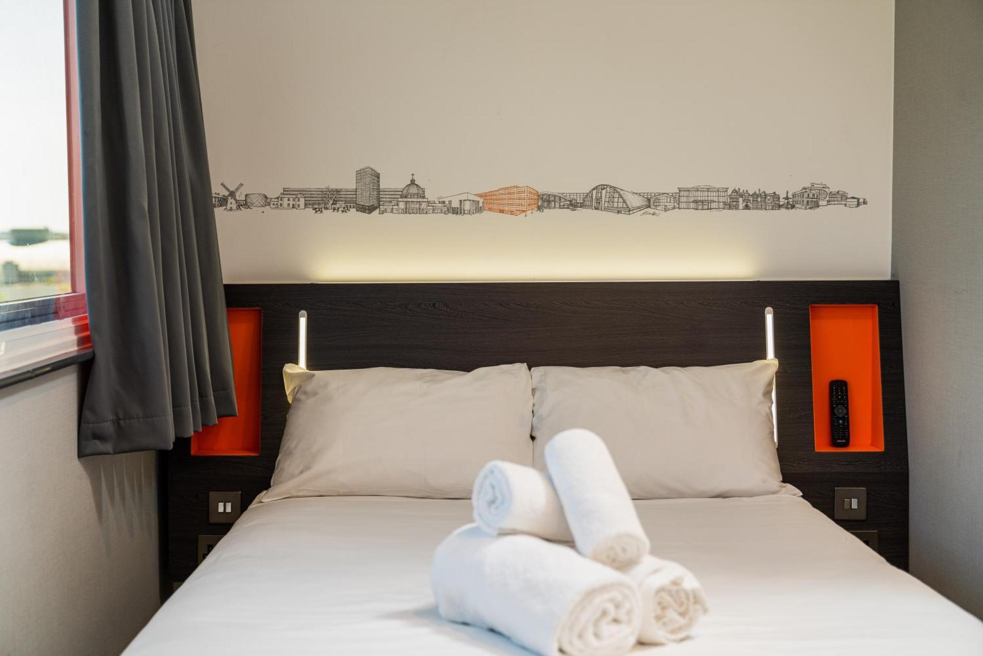 Easyhotel Milton Keynes Esterno foto