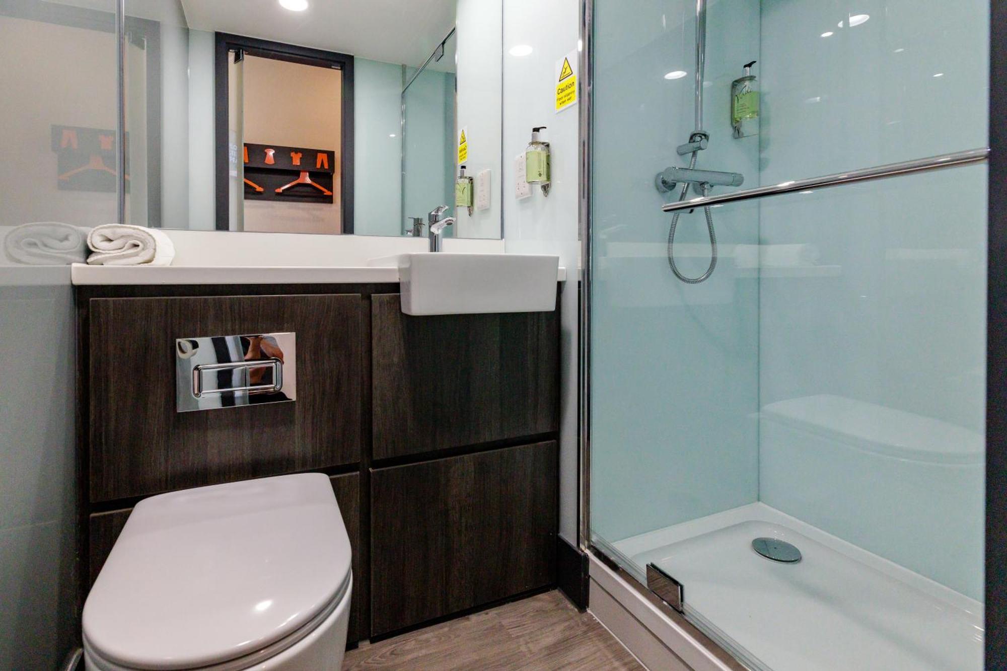 Easyhotel Milton Keynes Esterno foto
