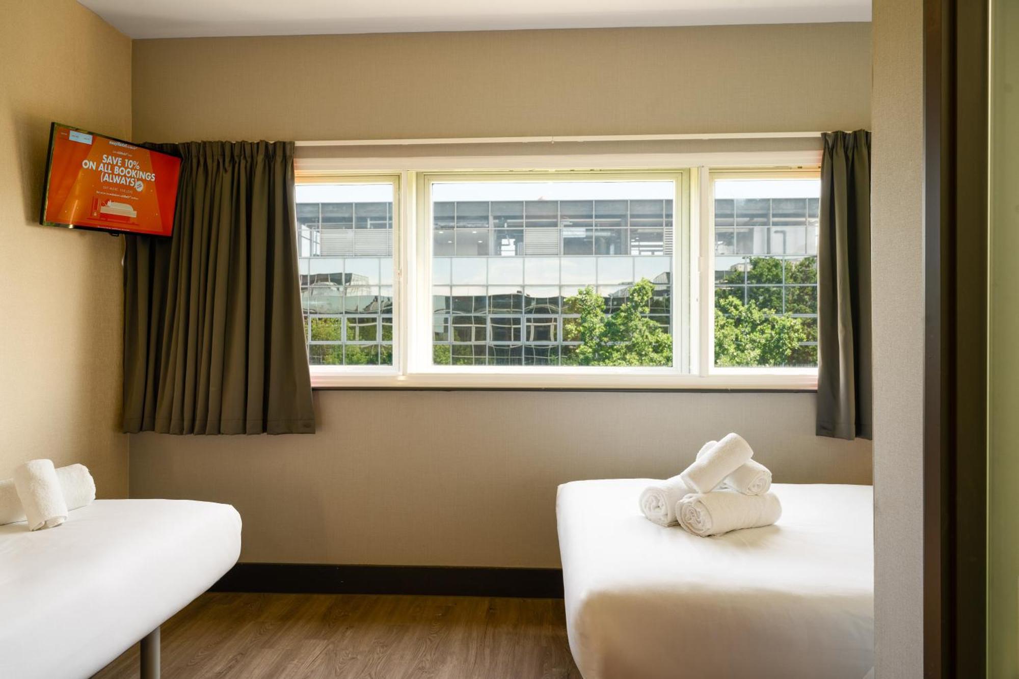 Easyhotel Milton Keynes Esterno foto