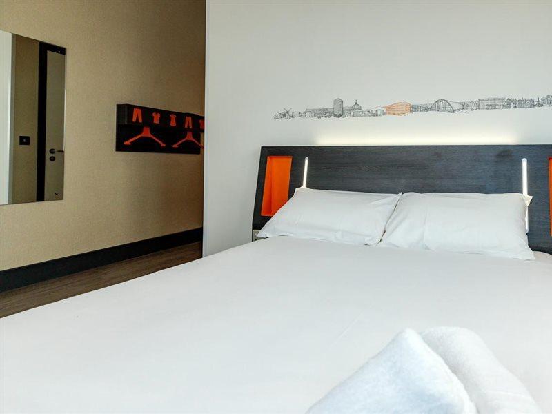 Easyhotel Milton Keynes Esterno foto
